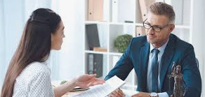What to Ask a Divorce Lawyer Before Hiring Them